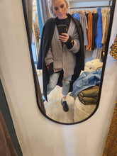 Load image into Gallery viewer, Liz Chunky Cardi
