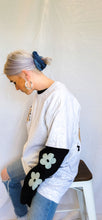 Load image into Gallery viewer, Daisy Longsleeve
